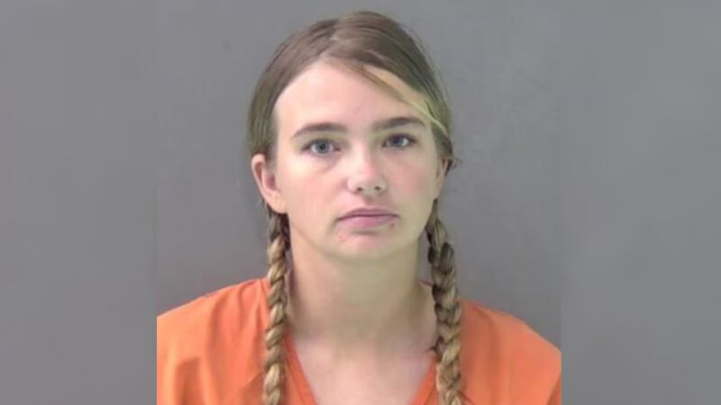 A mother in Texas allegedly left her toddler home alone with 2 dogs so she could meet Hinge...