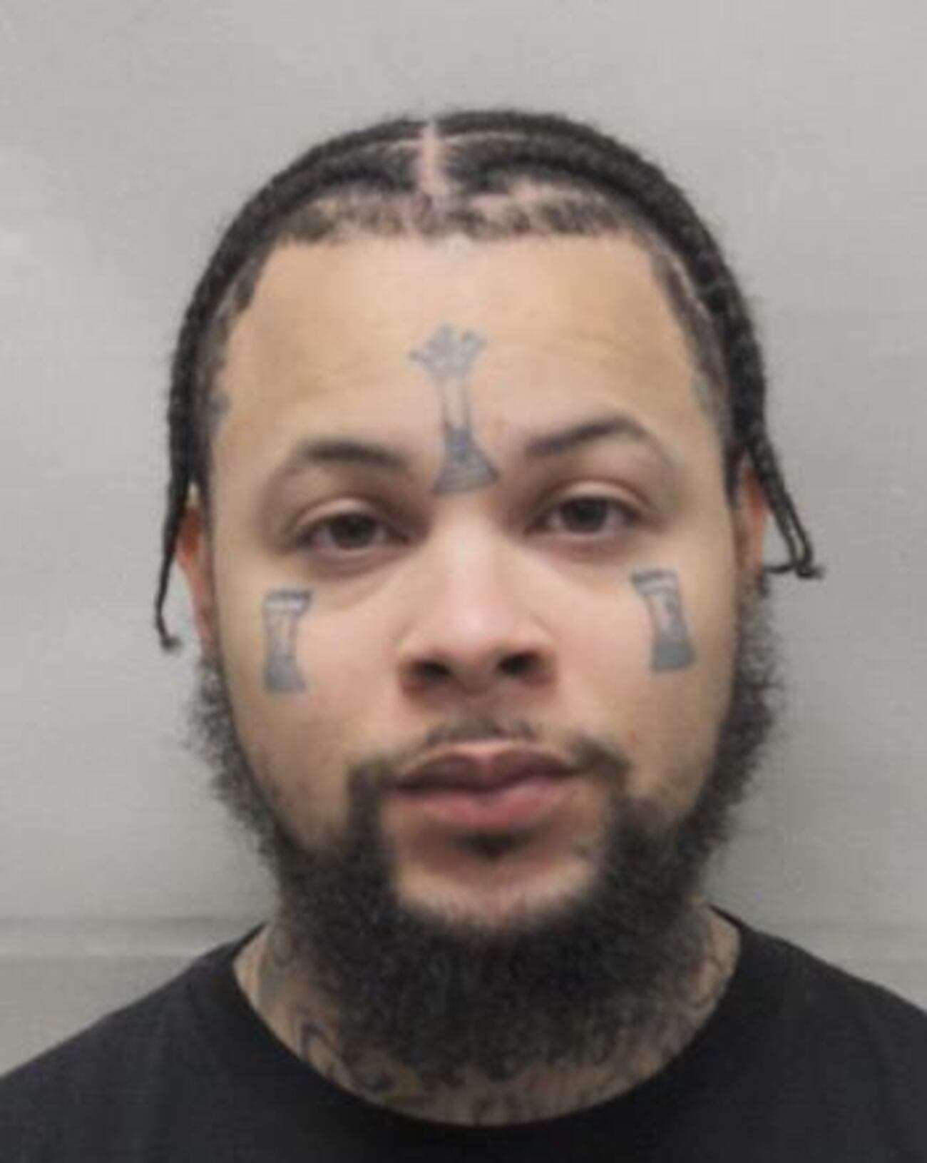 Jail employee arrested says he helped 10 inmates escape only because he ...